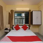 Oyo 14633 Lakeview Guest House