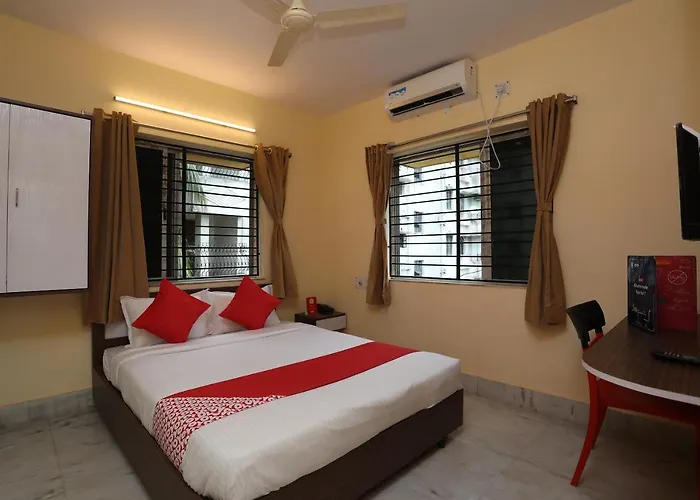 Oyo 14633 Lakeview Guest House
