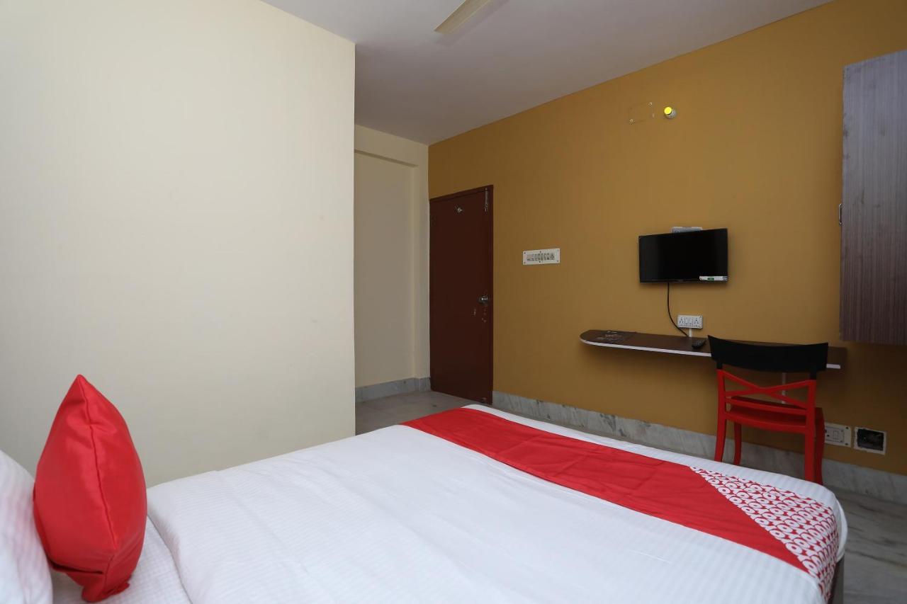 Oyo 14633 Lakeview Hotel 3*